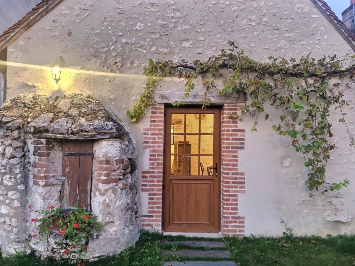 Logis Hotel Du Cygne Bracieux Exteriör bild
