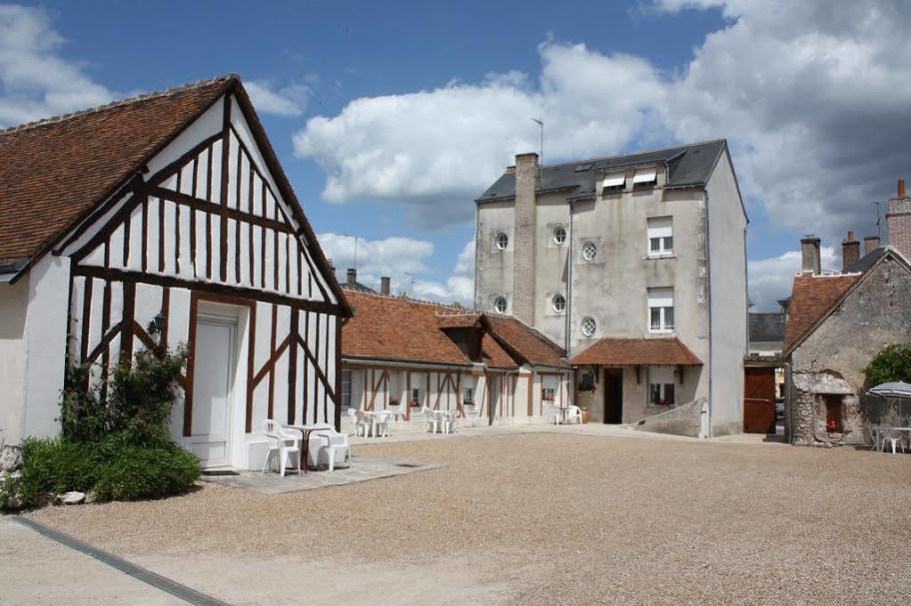 Logis Hotel Du Cygne Bracieux Exteriör bild